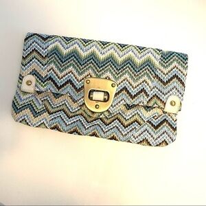 Zig zag folder over clutch